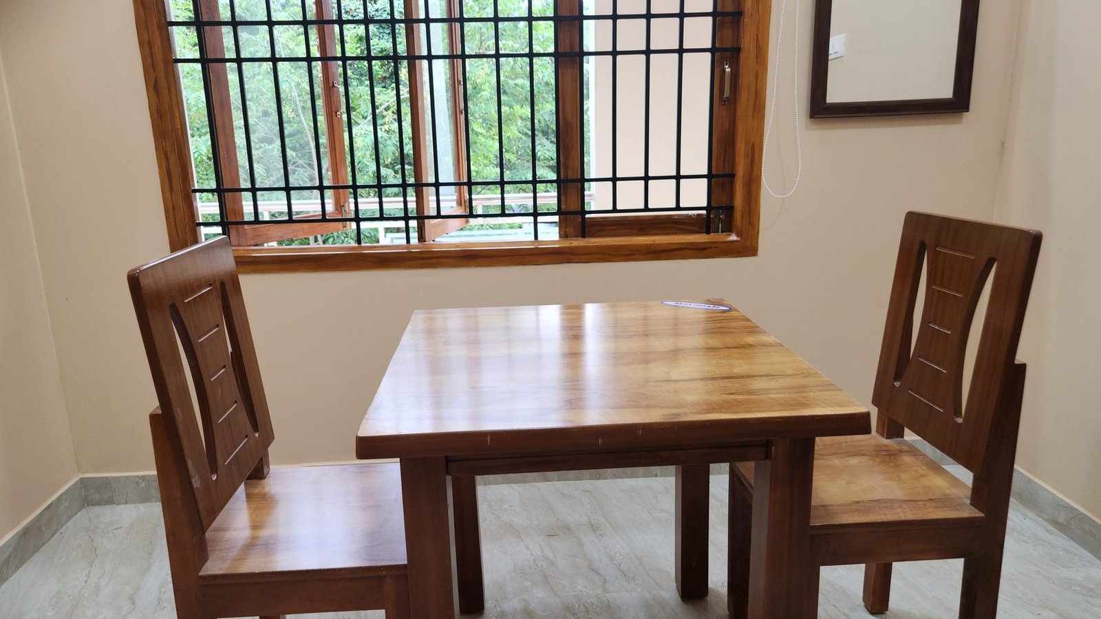 In-room dining area at Vishaka INN Home Stay, Kumbakonam